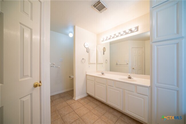 Building Photo - 1131 River Rock