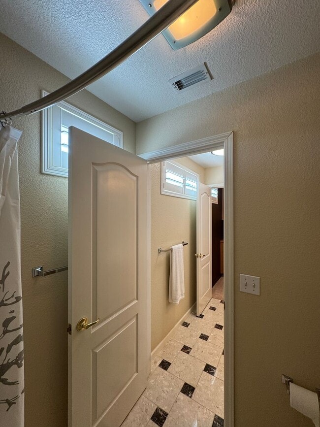 Building Photo - 1762 River Oaks Cir