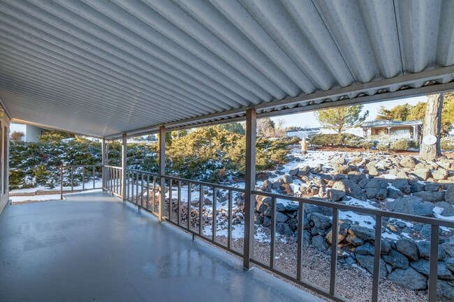 Building Photo - 2 bed, 2 bath Home in Prescott!