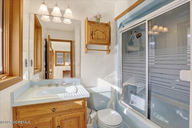 Building Photo - 8 Ortley Ave