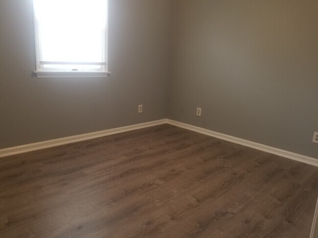 Building Photo - 918 6th St