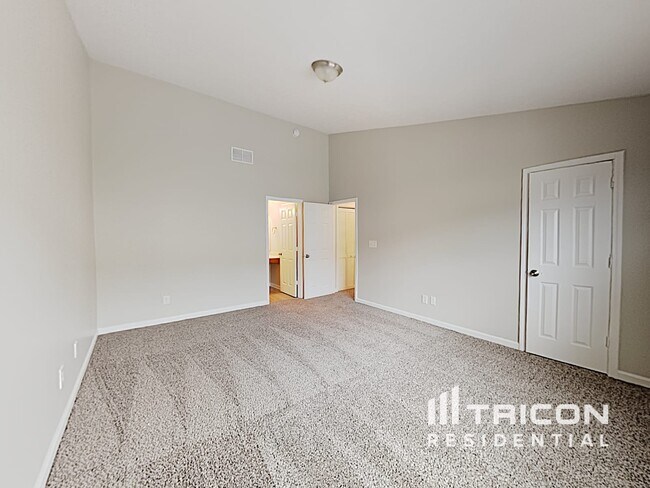 Building Photo - 10759 Mistflower Way