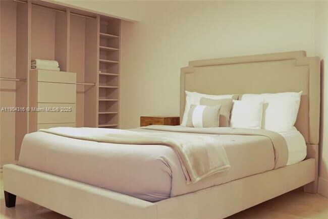 Building Photo - 290 NW 125th Ave