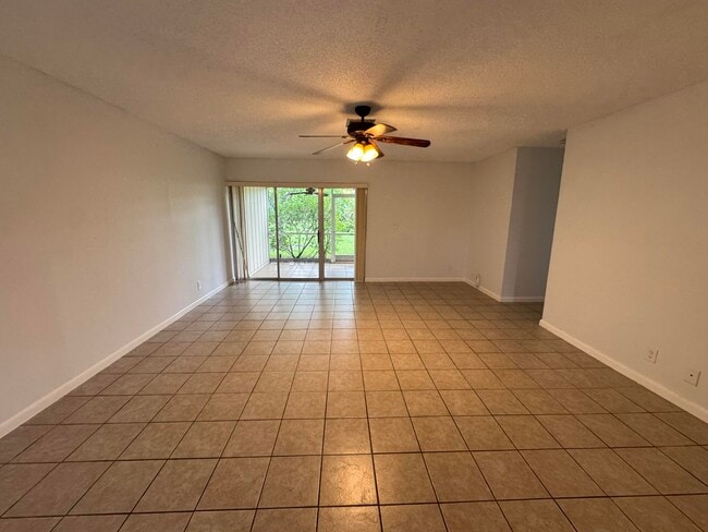 Building Photo - 1324 Arapaho St