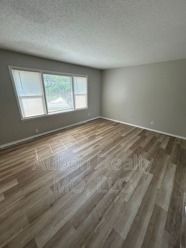 Building Photo - 8300 E 91st Terrace