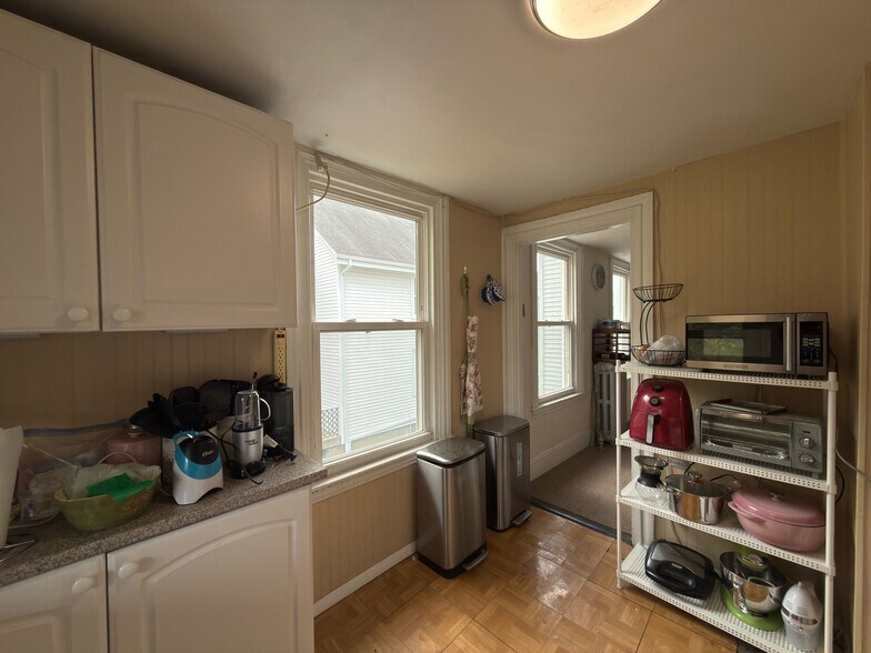 Building Photo - 19 Strathmore Rd