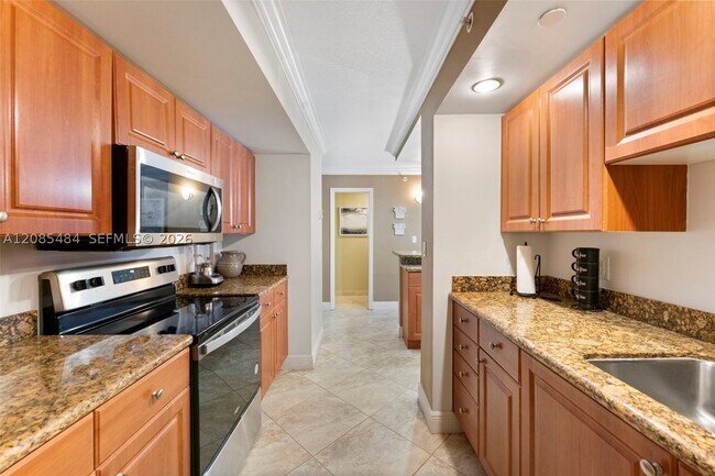 Building Photo - 6917 Collins Ave