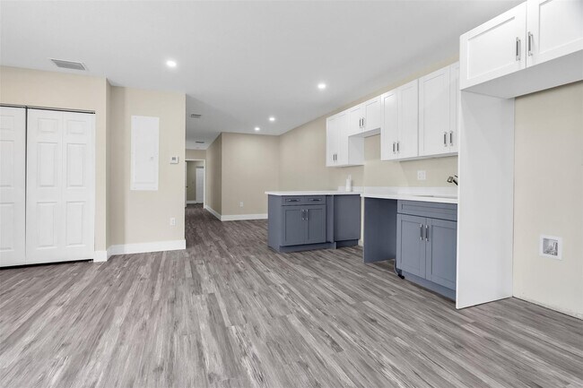 Building Photo - 2451 NW 21st St