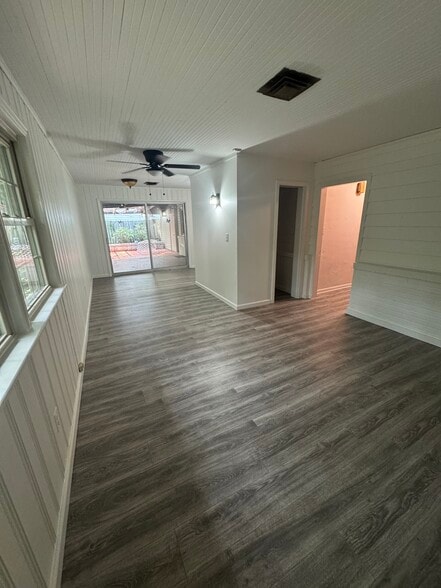 Building Photo - 29 Moores Ln S