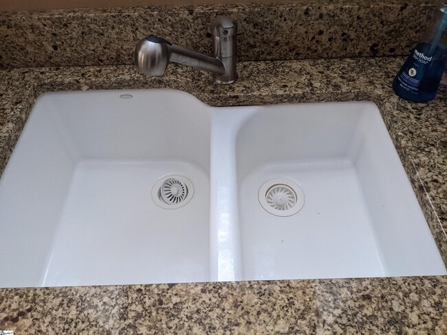 Building Photo - 10 Alex Ct