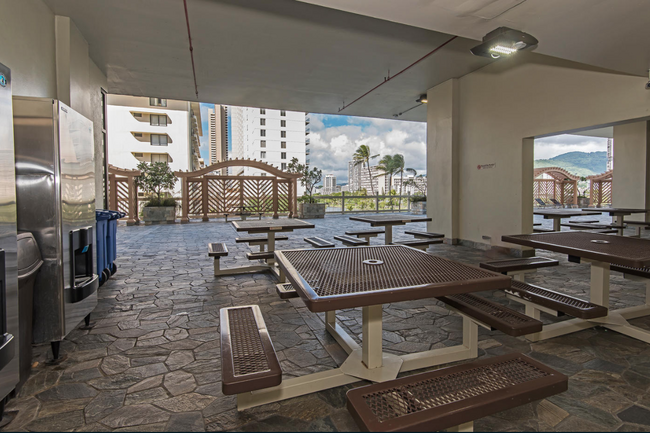 Ice Machine/Picnic Tables (pool) - 445 Seaside Ave