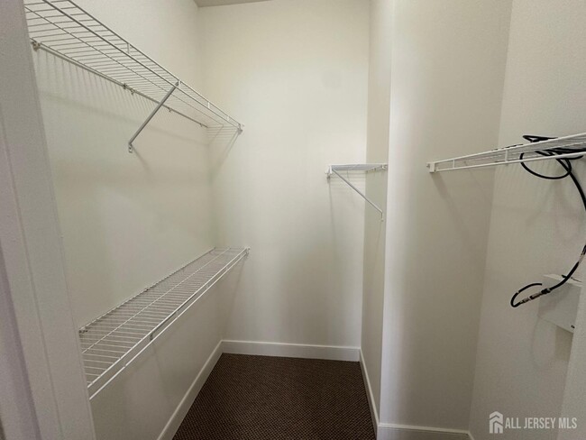 Building Photo - 88 Roosevelt Ave