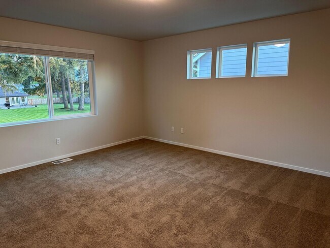 Building Photo - Beautiful Spanaway Home! Apply Today