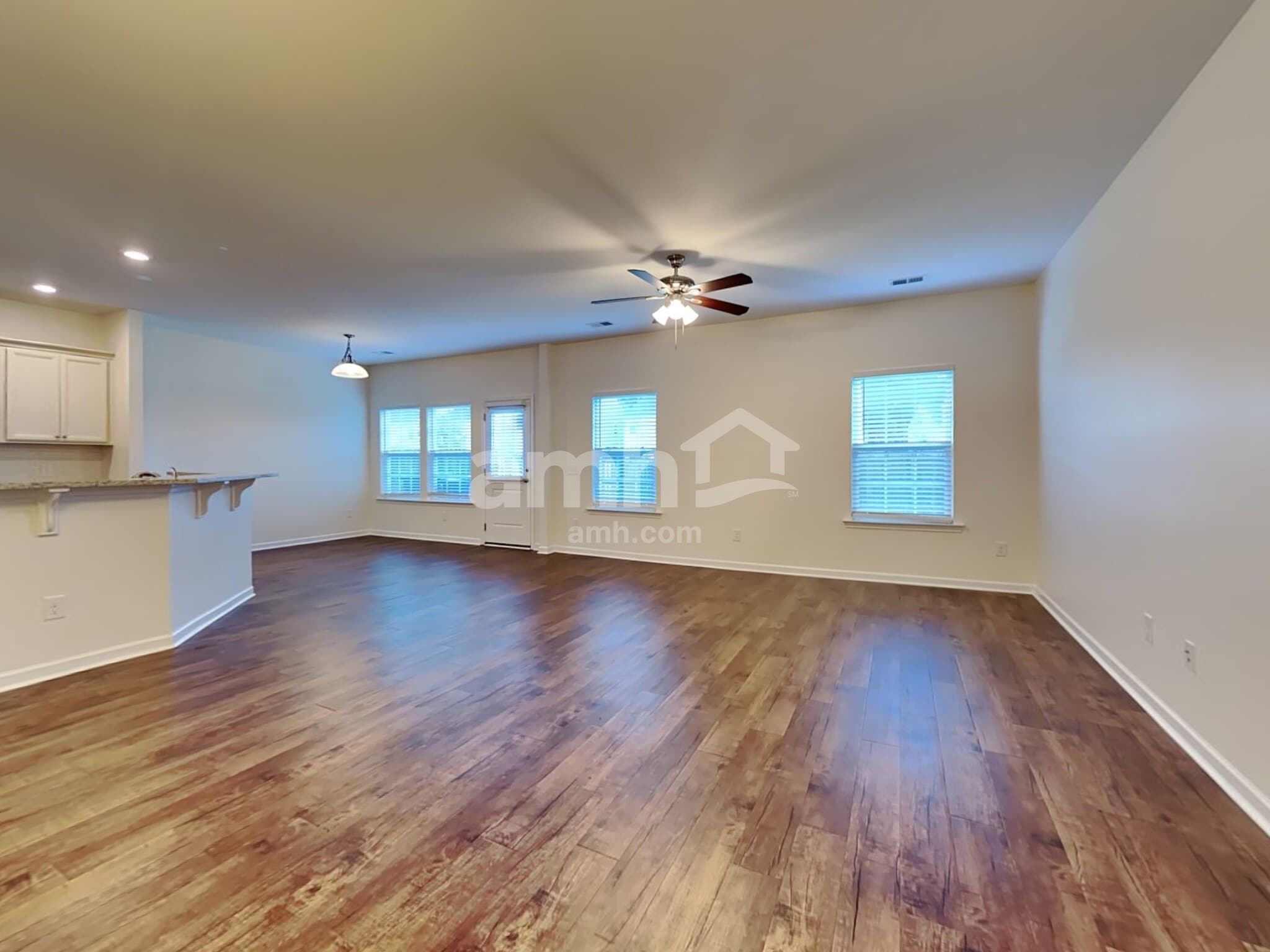 Building Photo - 636 Redbud Ln