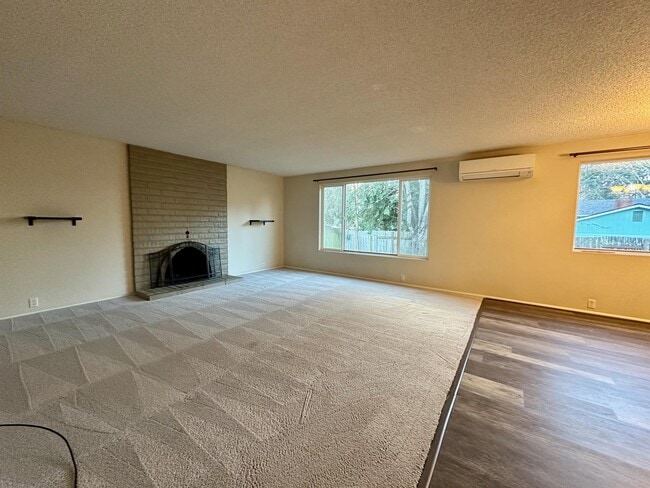 Building Photo - 1812 Brittany St