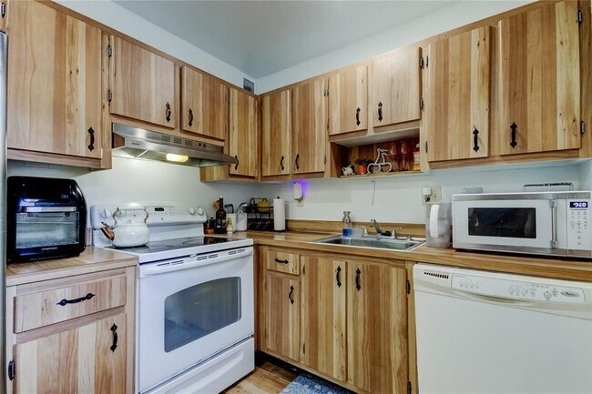Building Photo - 11720 Raintree Dr