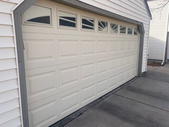 Building Photo - 16456 E Kentucky Ave