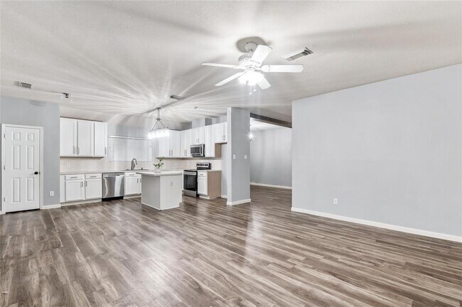 Building Photo - 16535 Cypress Bridge Dr