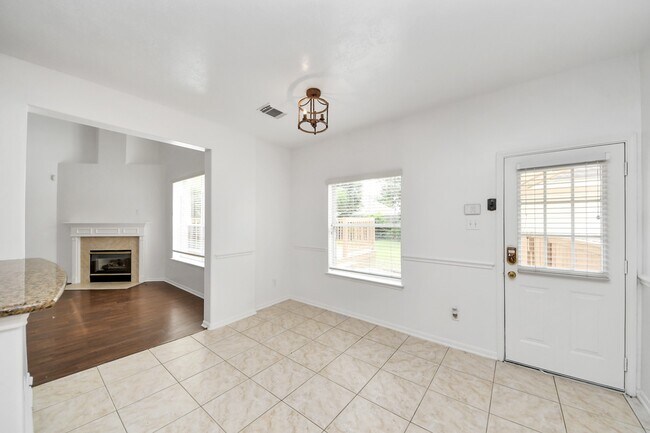 Building Photo - 1605 Spring Glen Ln