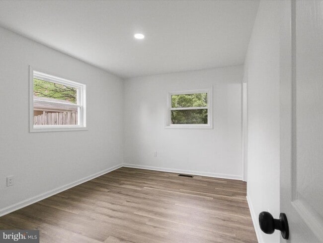 Building Photo - 804 W Nettle Tree Rd