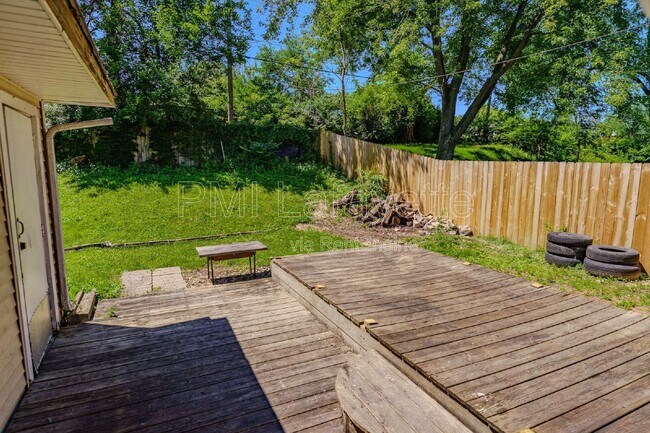 Building Photo - 3302 Longlois Dr