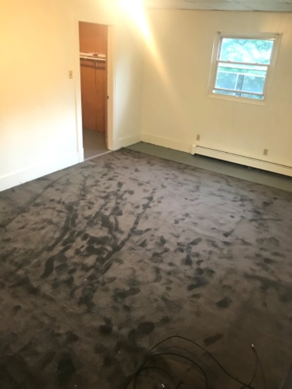 Building Photo - 704 N Chestnut St