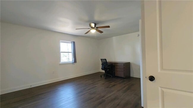 Building Photo - 425 Depre St