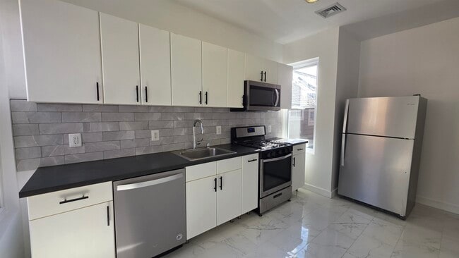 Building Photo - 6 50th St