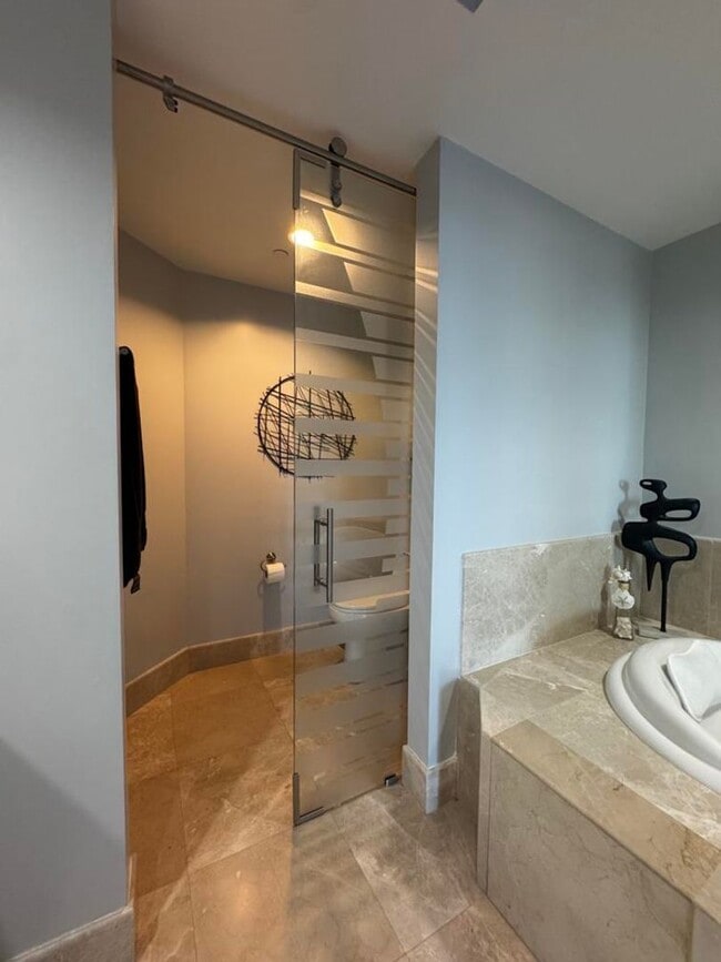 Building Photo - 2/2 in Marina Grande