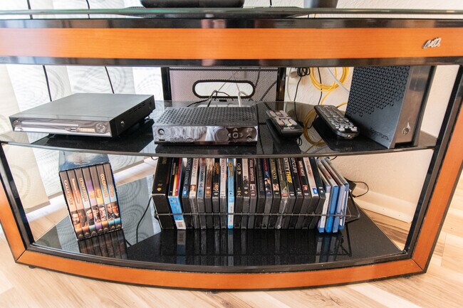 Building Photo - 1000 Cove Cay Dr