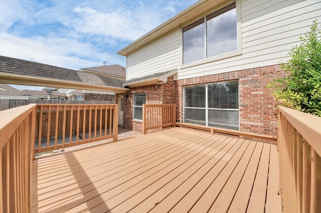 Building Photo - 1605 Spring Glen Ln