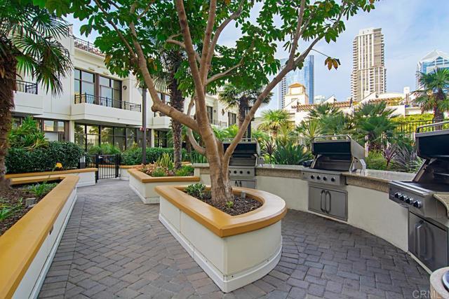 Building Photo - 700 W Harbor Dr