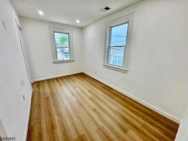 Building Photo - 662 Self Master Pkwy
