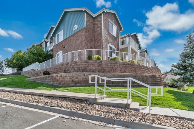 Building Photo - Updated, 3 Bed Condo in Aurora!!!!