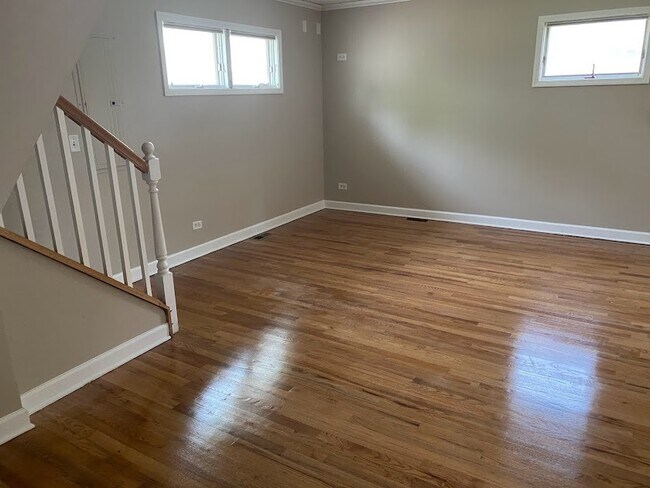 Building Photo - 1221 N Chicago Ave