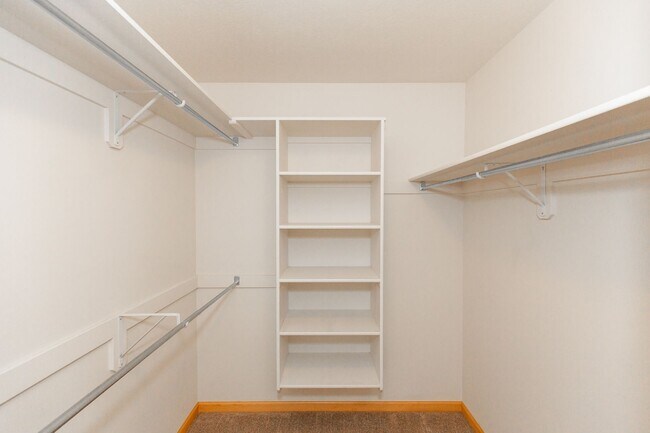 Building Photo - Centrally located Home with an Attached Garage