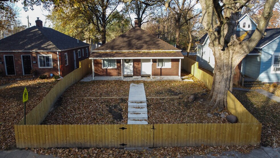 Primary Photo - 1120 N Dearborn St