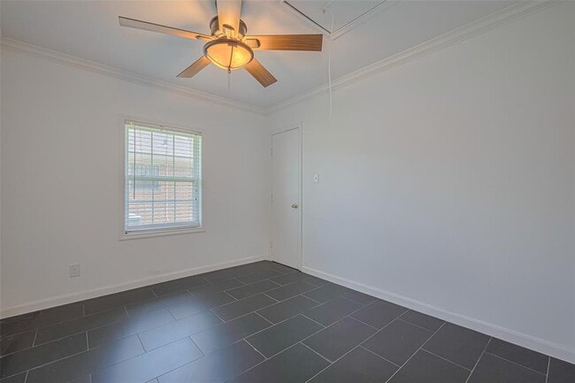 Building Photo - 3042 Oak Forest Dr