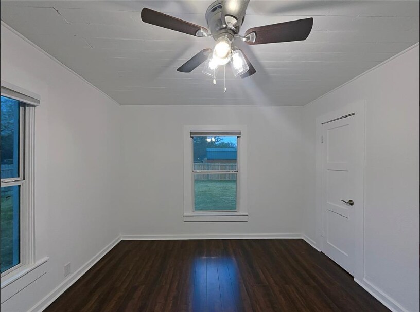 Building Photo - 212 4th St