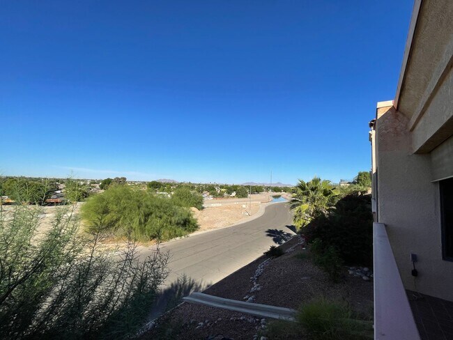 Building Photo - OFFERED FURNISHED OR UNFURNISHED - With view of the Yuma valley!