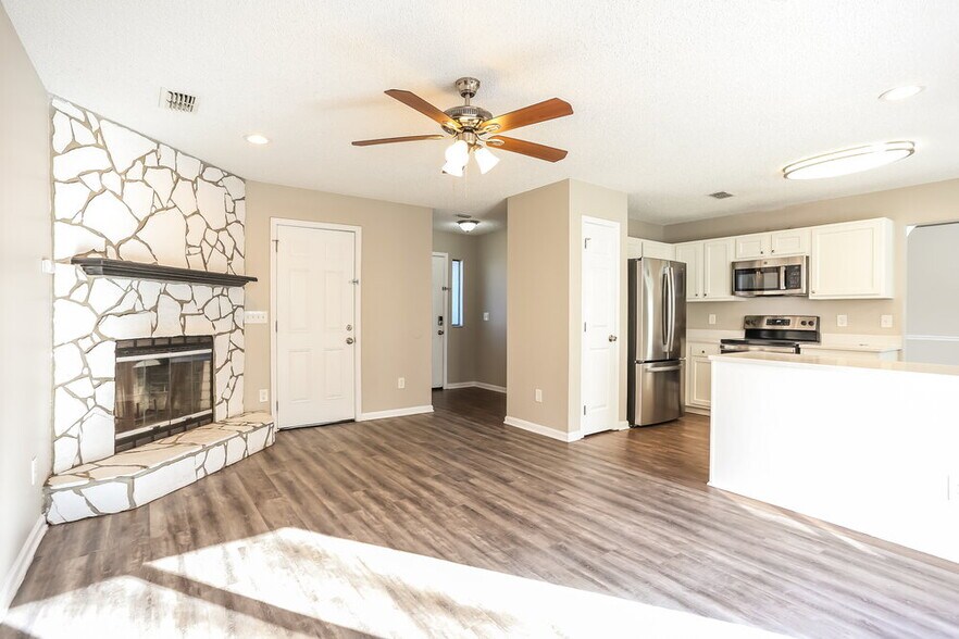 Building Photo - 1464 Rose Hill Dr W