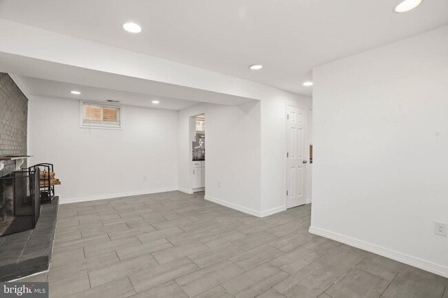 Building Photo - 9518 Blanchard Dr