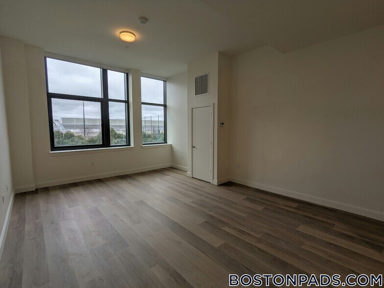 Building Photo - 1079 Commonwealth Ave