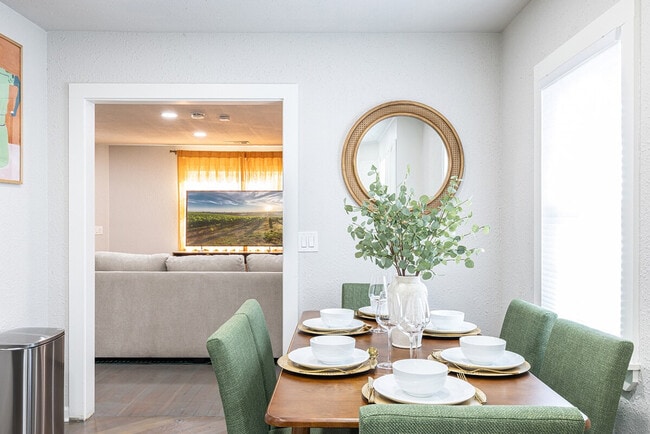 Building Photo - 831 Patchett St