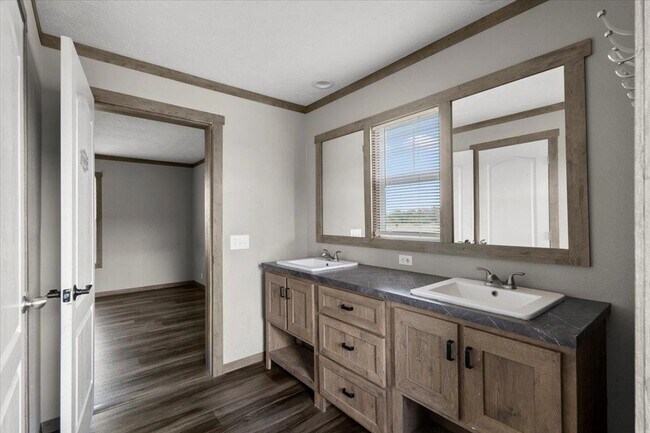 Building Photo - 104 Pineapple Sage Cv