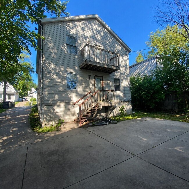 Building Photo - 1112 S 63rd St