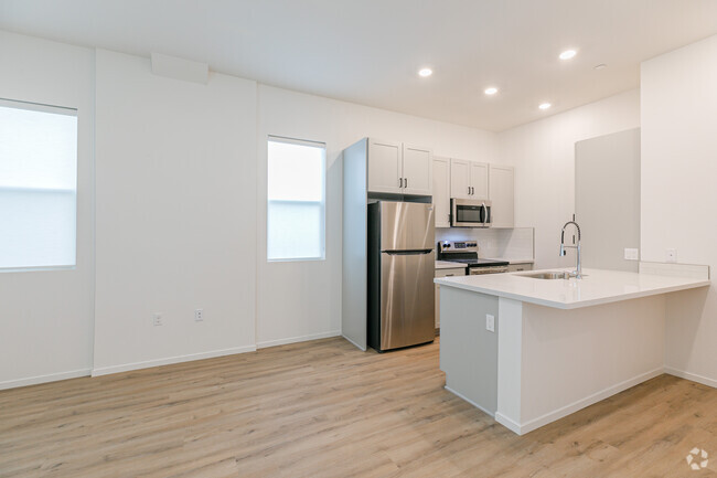 2BR, 2.5BA - 862 - Division and Highland