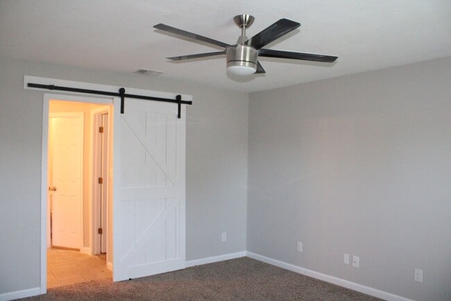 Building Photo - Meadow Brook