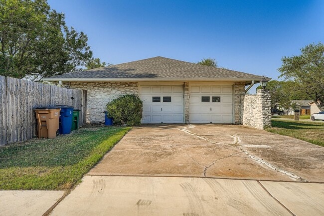 Building Photo - 5313 Basswood Ln