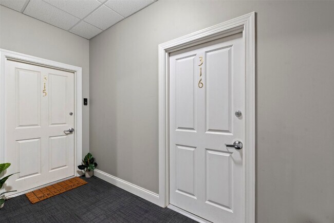 Building Photo - 1515 Lafayette Ave